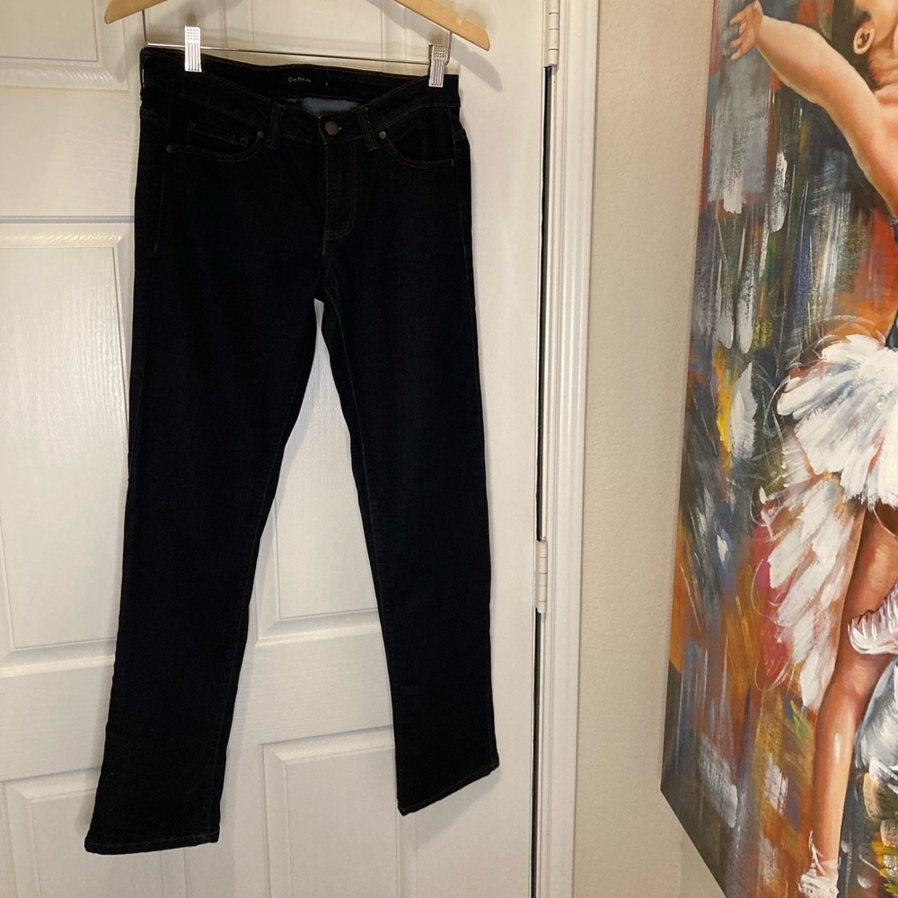 CALVIN KLEIN SIZE 6(30W) STRAIGHT LEG JEAN IN EXCELLENT CONDITION! NO FLAWS! ❤️